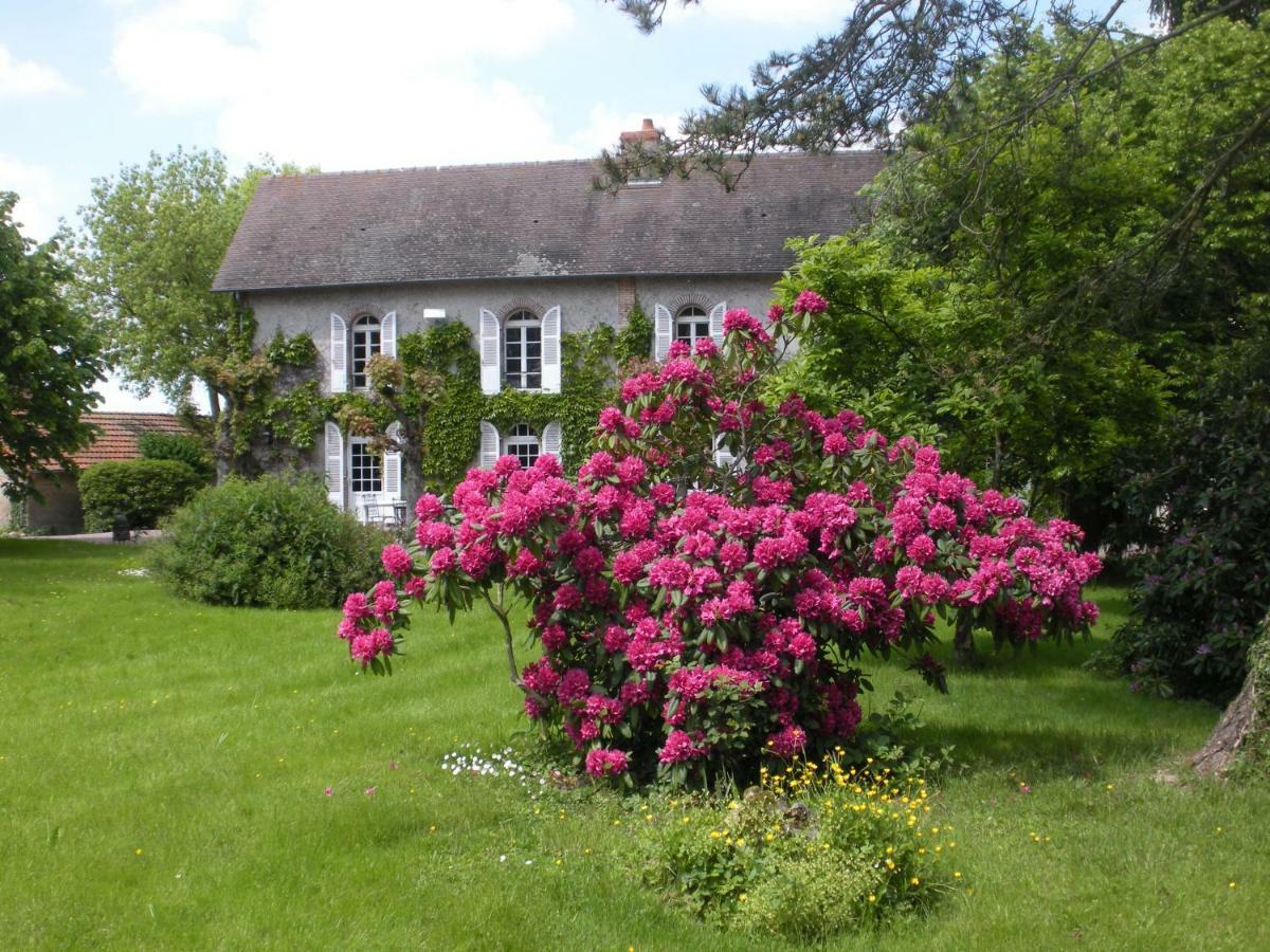 Le Domaine Du Mijarnier Bed & Breakfast Montbeugny Bagian luar foto