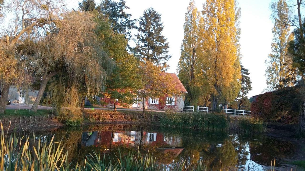 Le Domaine Du Mijarnier Bed & Breakfast Montbeugny Bagian luar foto