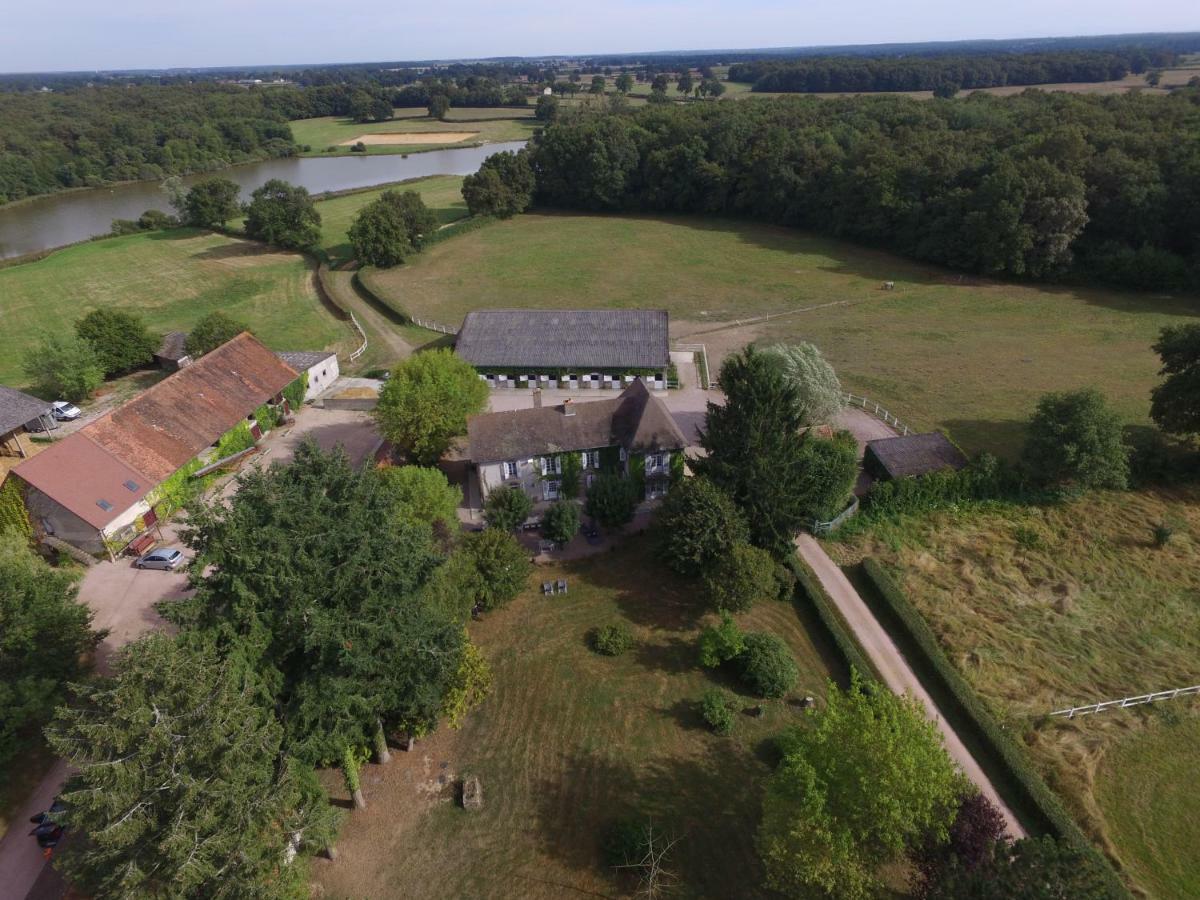 Le Domaine Du Mijarnier Bed & Breakfast Montbeugny Bagian luar foto