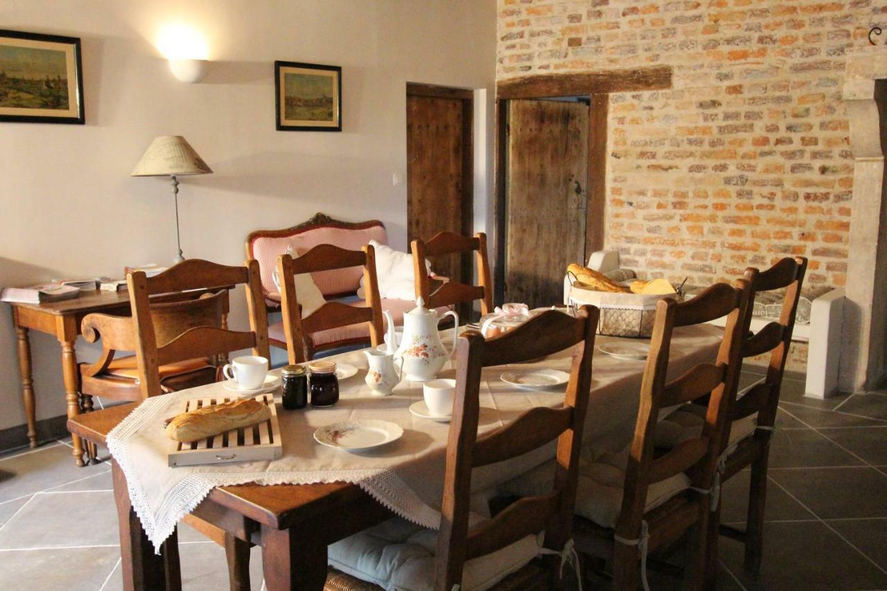 Le Domaine Du Mijarnier Bed & Breakfast Montbeugny Bagian luar foto