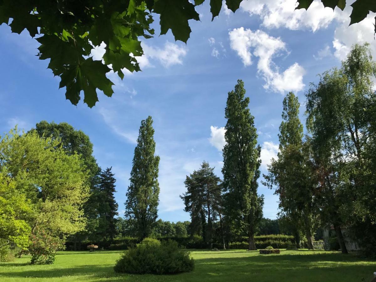 Le Domaine Du Mijarnier Bed & Breakfast Montbeugny Bagian luar foto